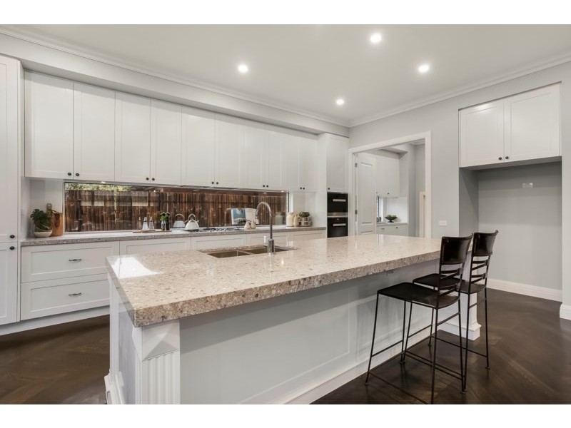 74 Guinevere Parade, Glen Waverley VIC 3150