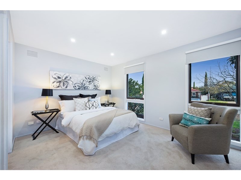 17 Windermere Crescent, Mulgrave VIC 3170