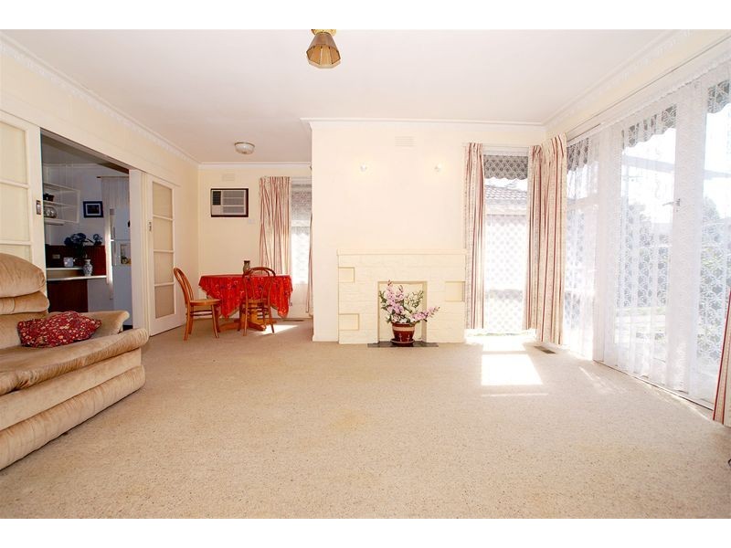 33 Jordan Grove, Glen Waverley VIC 3150