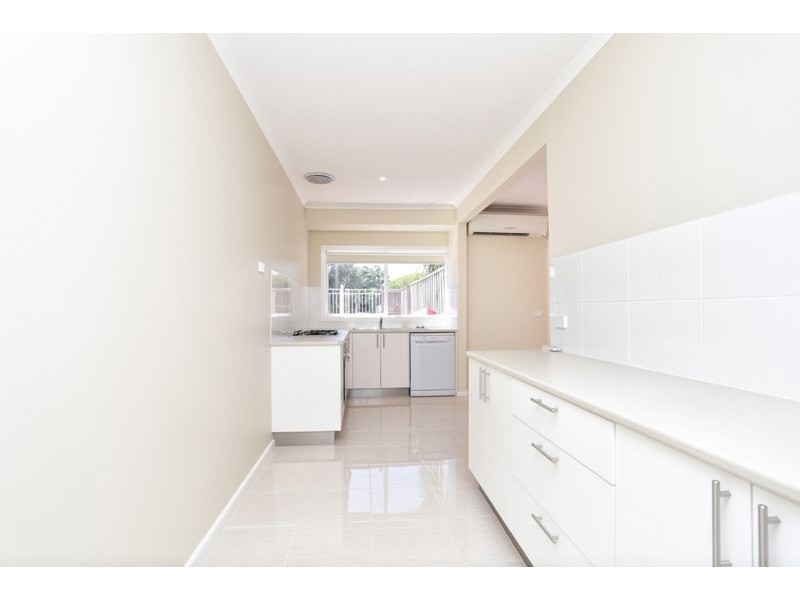 10 Kingswood Crescent, Noble Park North VIC 3174