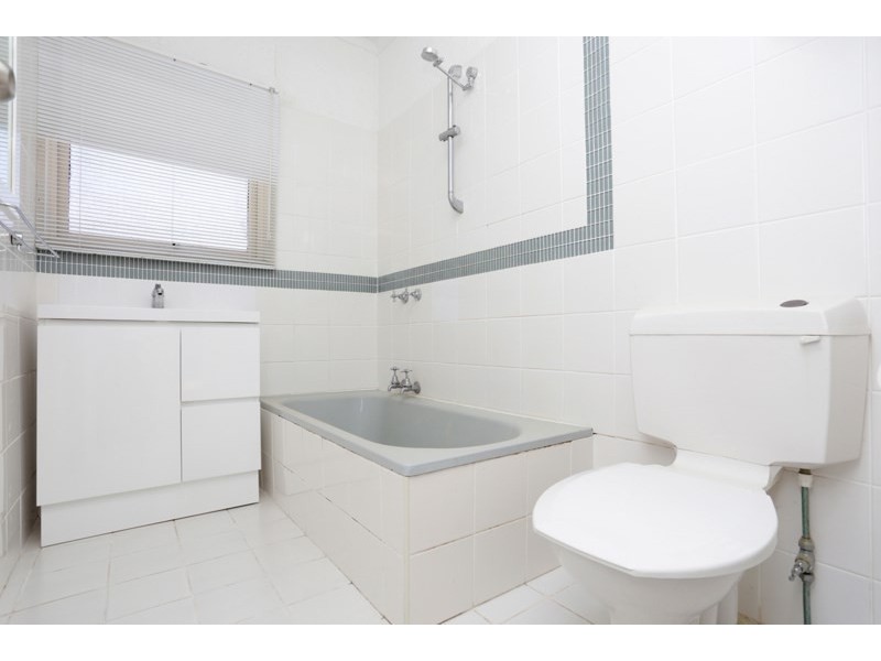 10 Kingswood Crescent, Noble Park North VIC 3174