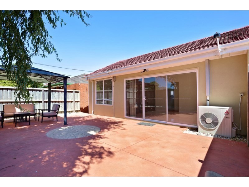 10 Kingswood Crescent, Noble Park North VIC 3174