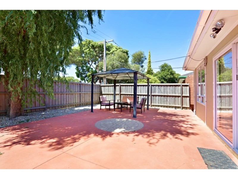 10 Kingswood Crescent, Noble Park North VIC 3174