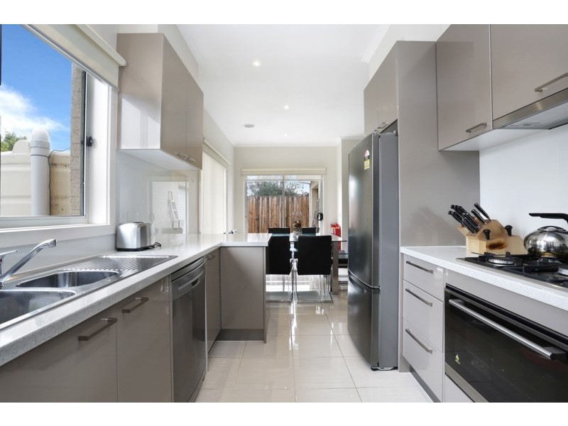 10 Kingswood Crescent, Noble Park North VIC 3174