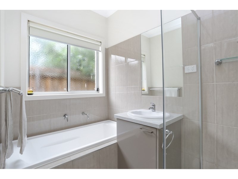 10 Kingswood Crescent, Noble Park North VIC 3174