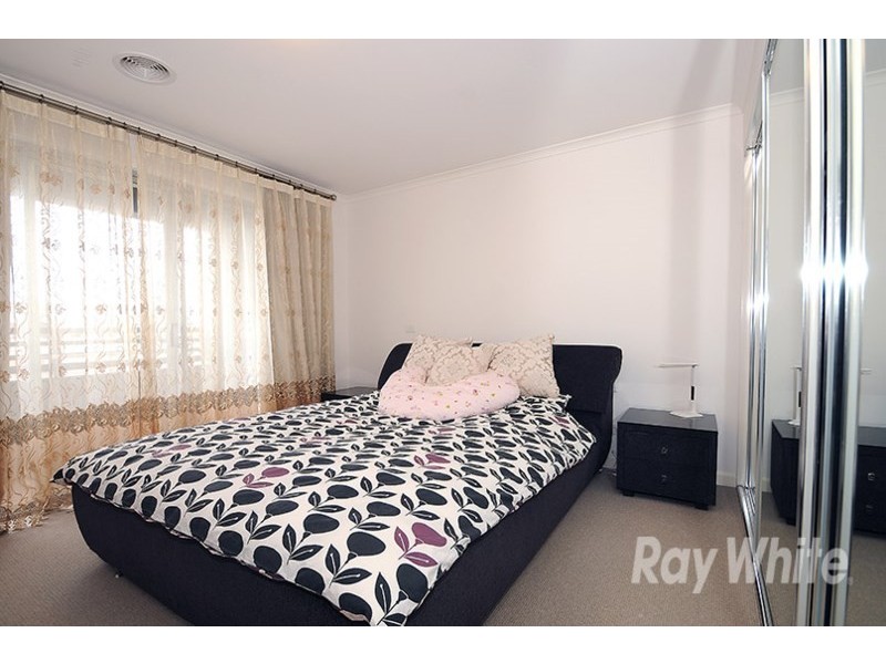 11 Newcastle Drive, Mulgrave VIC 3170