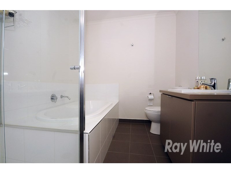 11 Newcastle Drive, Mulgrave VIC 3170