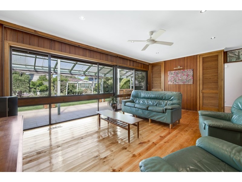 24 Glencairn Street, Mulgrave VIC 3170