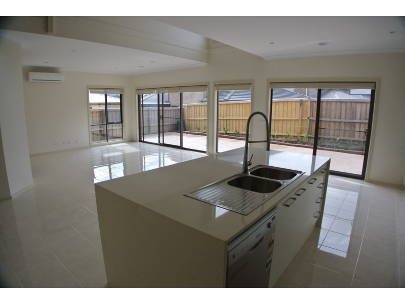 32 Harcrest Boulevard, Wantirna South VIC 3152