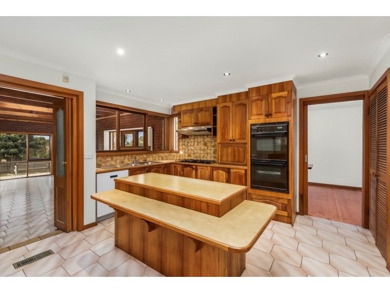 25 Erskine Crescent, Wheelers Hill VIC 3150