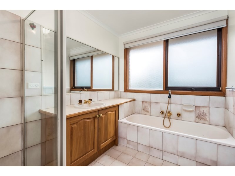 25 Erskine Crescent, Wheelers Hill VIC 3150