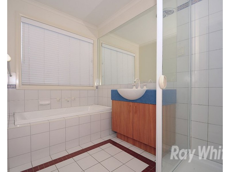 33 Fieldstone Boulevard, Beaconsfield VIC 3807