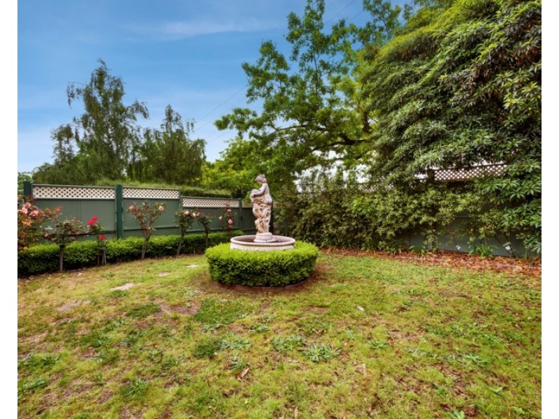 1/240 Elgar Road, Box Hill South VIC 3128