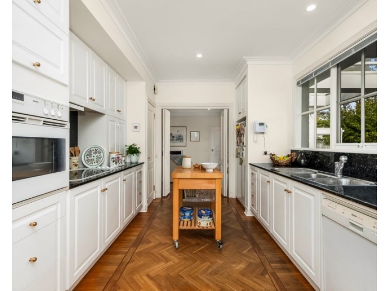 2 Dunsmuir Drive, Mount Waverley VIC 3149