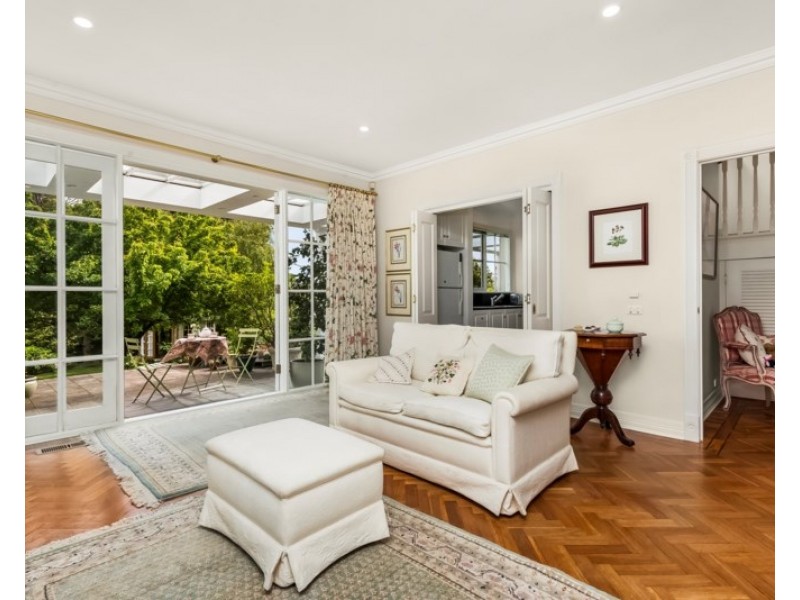 2 Dunsmuir Drive, Mount Waverley VIC 3149