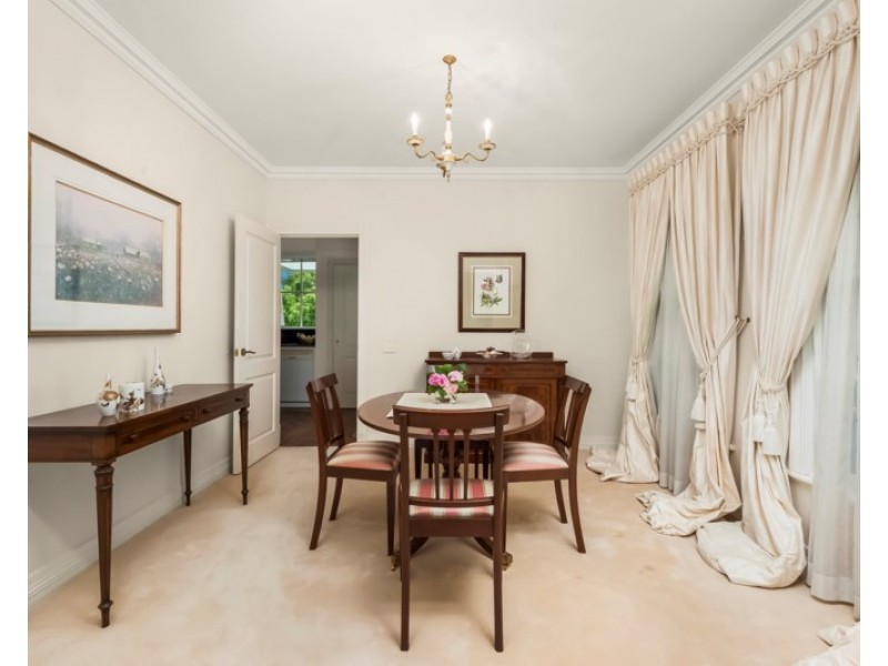 2 Dunsmuir Drive, Mount Waverley VIC 3149