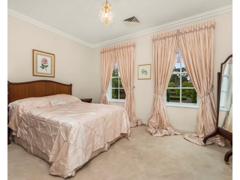 2 Dunsmuir Drive, Mount Waverley VIC 3149