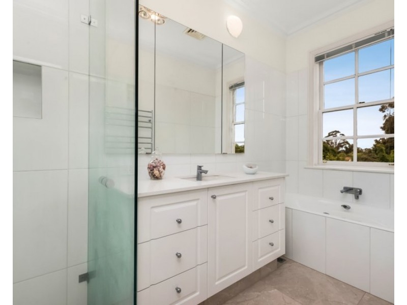 2 Dunsmuir Drive, Mount Waverley VIC 3149