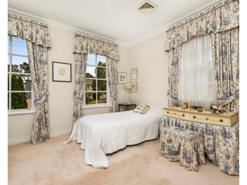 2 Dunsmuir Drive, Mount Waverley VIC 3149