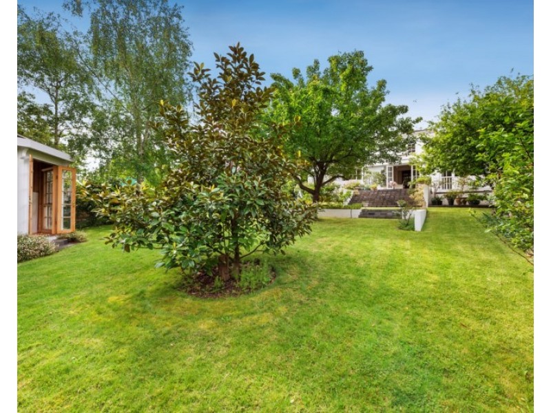 2 Dunsmuir Drive, Mount Waverley VIC 3149