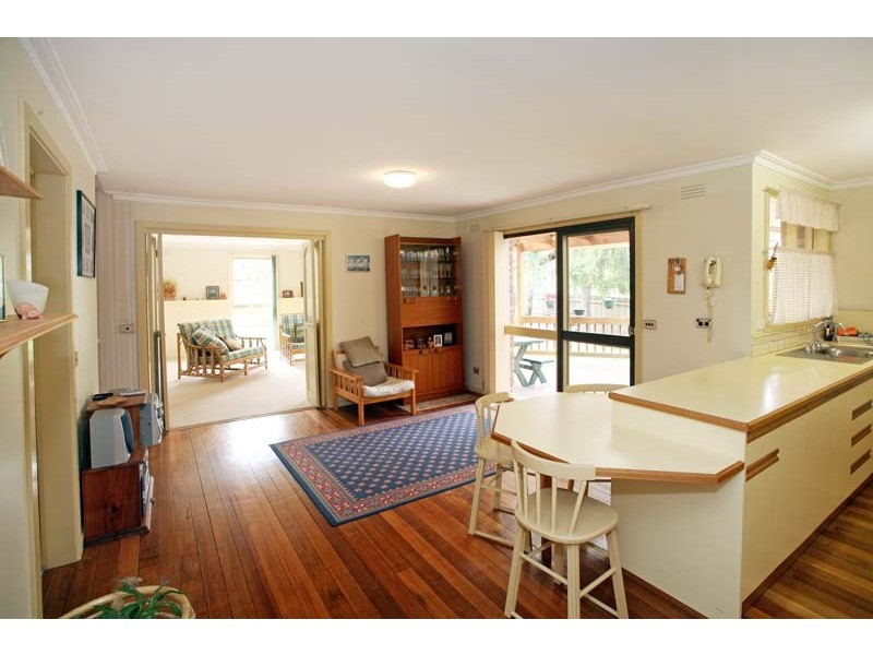 16 Threadbow Crescent, Wheelers Hill VIC 3150