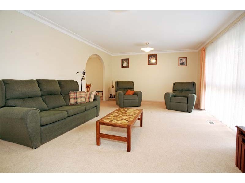 16 Threadbow Crescent, Wheelers Hill VIC 3150