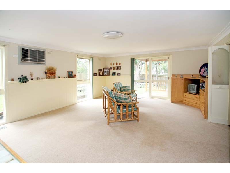 16 Threadbow Crescent, Wheelers Hill VIC 3150