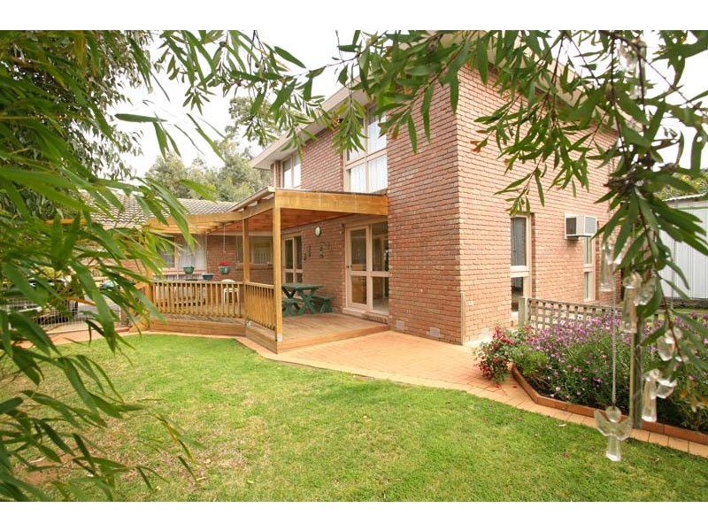 16 Threadbow Crescent, Wheelers Hill VIC 3150