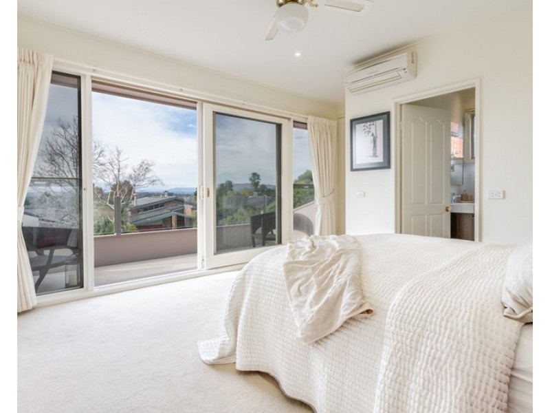 13 Caithness Crescent, Glen Waverley VIC 3150