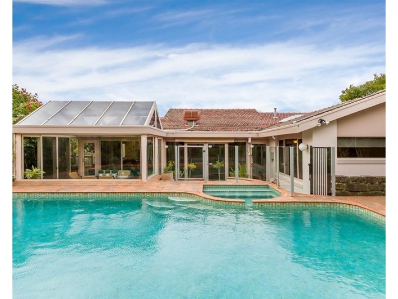 13 Caithness Crescent, Glen Waverley VIC 3150