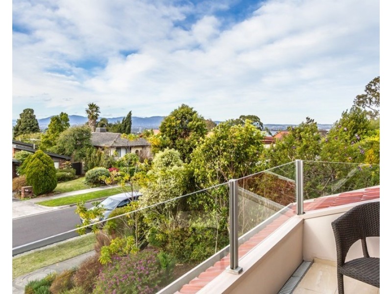 13 Caithness Crescent, Glen Waverley VIC 3150