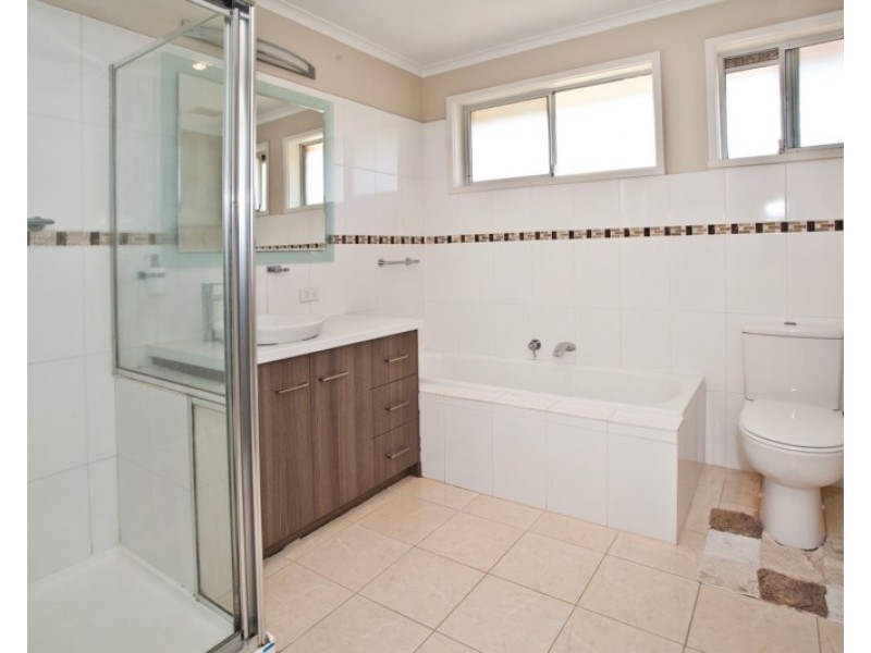 17 Meadowbrook Drive, Wheelers Hill VIC 3150