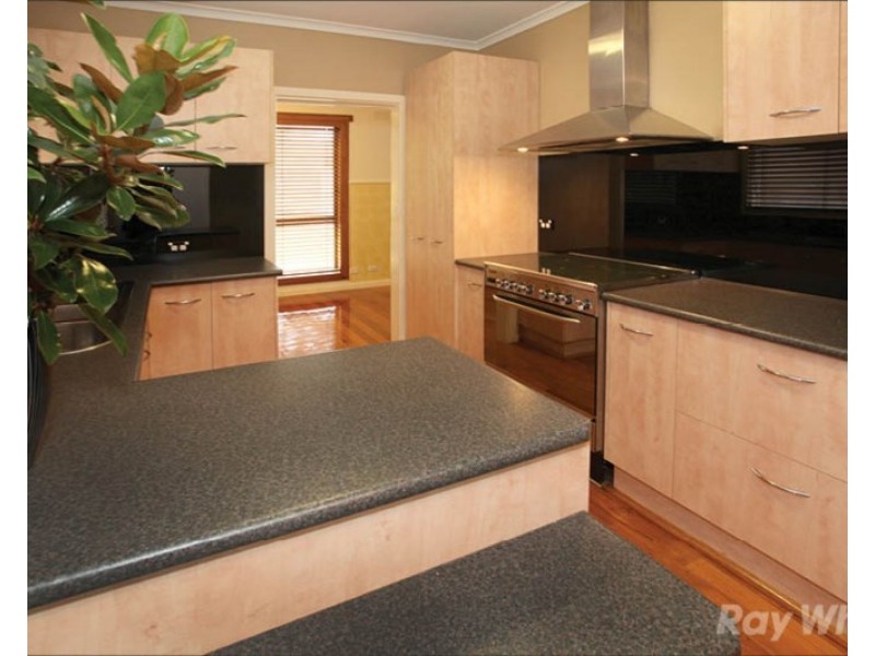 27 Hubbard Avenue, Mulgrave VIC 3170