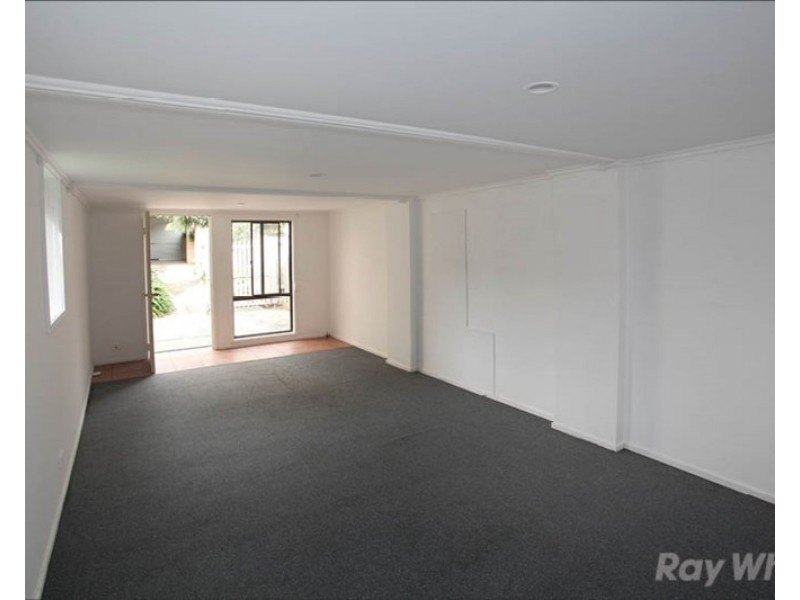 27 Hubbard Avenue, Mulgrave VIC 3170