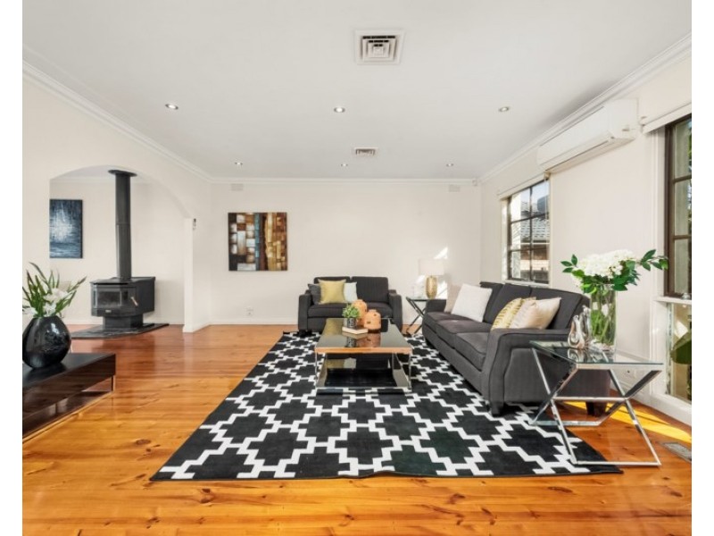 52 Mannering Drive, Glen Waverley VIC 3150