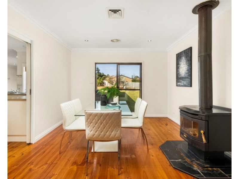 52 Mannering Drive, Glen Waverley VIC 3150