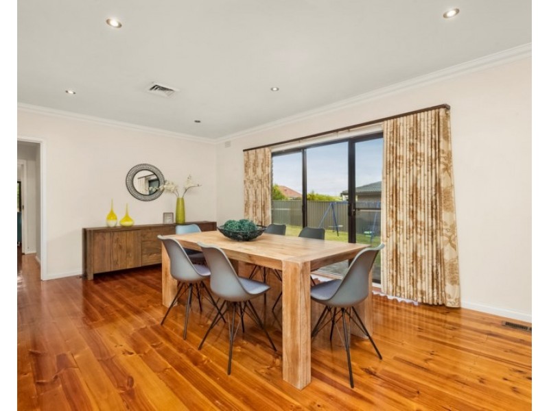 52 Mannering Drive, Glen Waverley VIC 3150