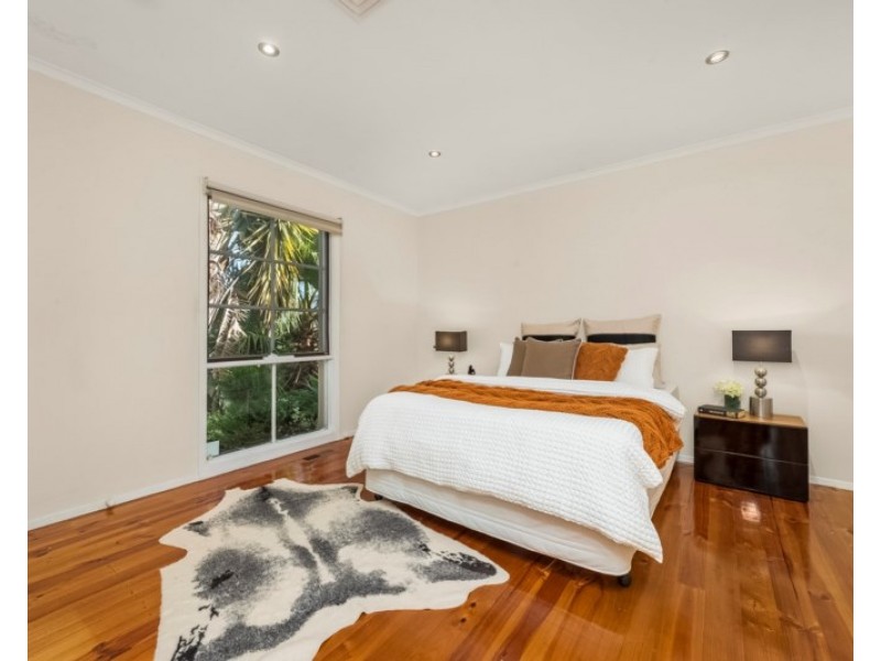 52 Mannering Drive, Glen Waverley VIC 3150