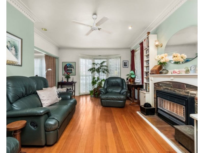 1 Warrina Court, Burwood East VIC 3151