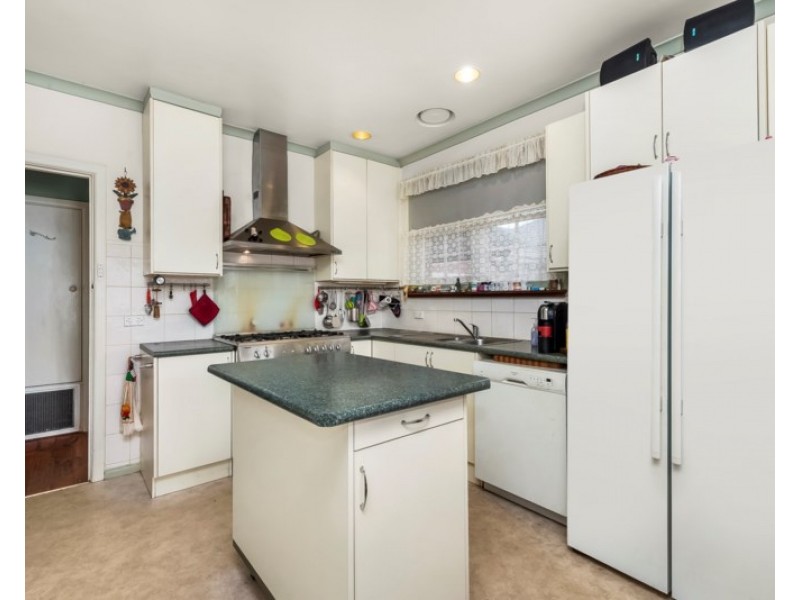 1 Warrina Court, Burwood East VIC 3151