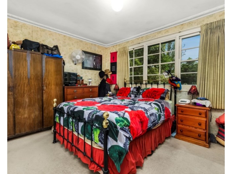 1 Warrina Court, Burwood East VIC 3151