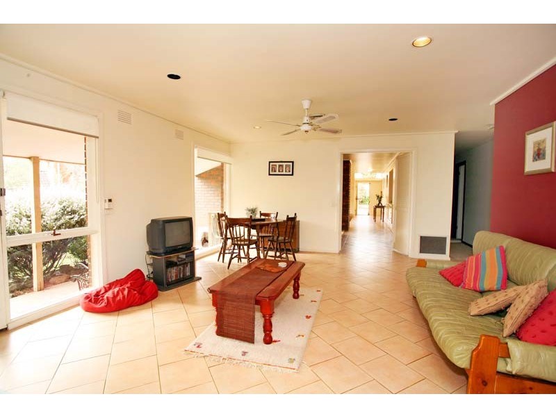 4 Penhurst Court, Glen Waverley VIC 3150