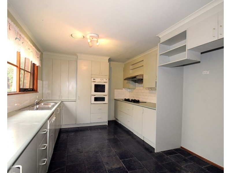 28 Huntingfield Drive, Doncaster East VIC 3109