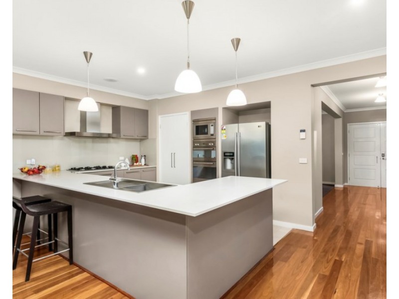 61 Threadbow Crescent, Wheelers Hill VIC 3150