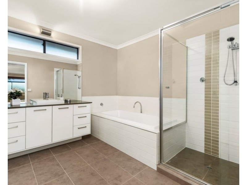 61 Threadbow Crescent, Wheelers Hill VIC 3150