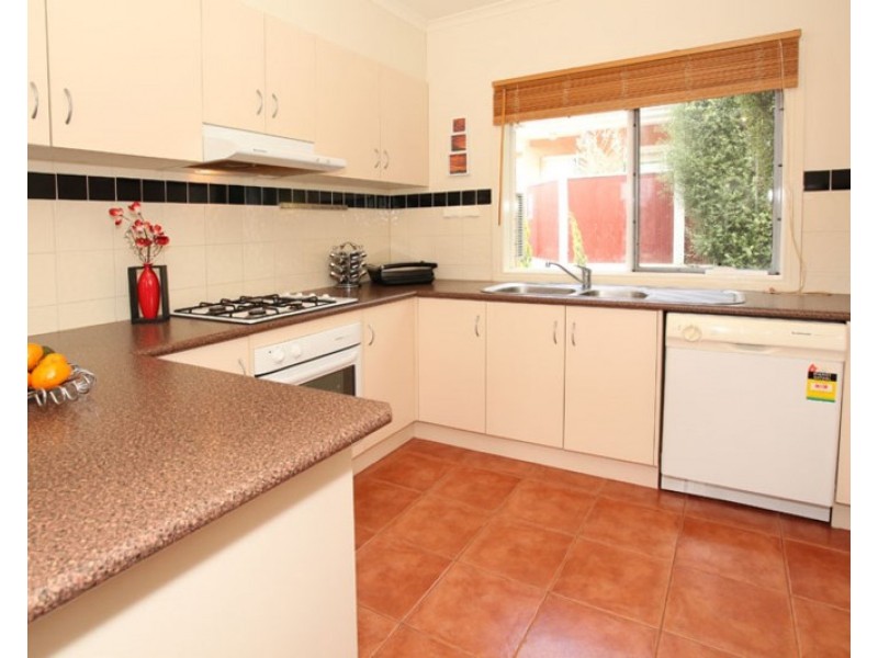 10 Tulloch Grove, Glen Waverley VIC 3150