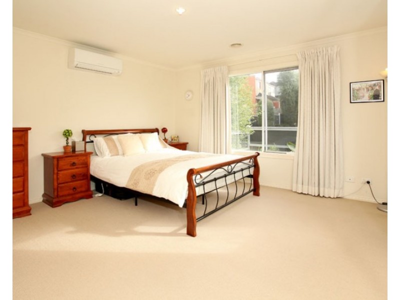 10 Tulloch Grove, Glen Waverley VIC 3150