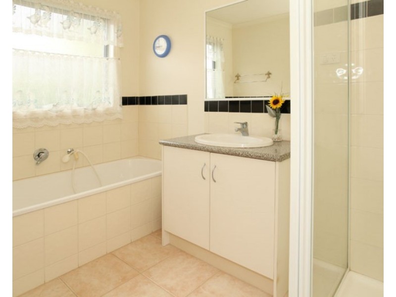 10 Tulloch Grove, Glen Waverley VIC 3150