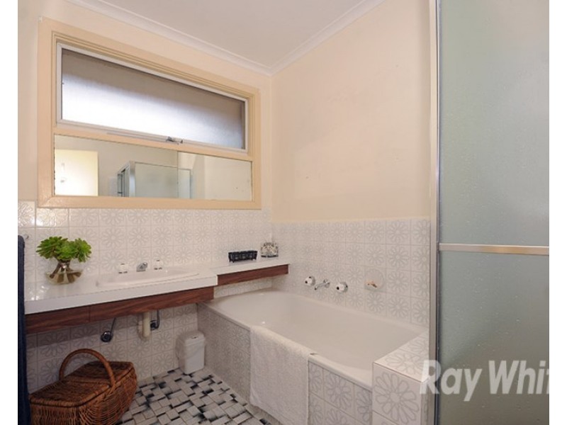 10 Courage Court, Glen Waverley VIC 3150