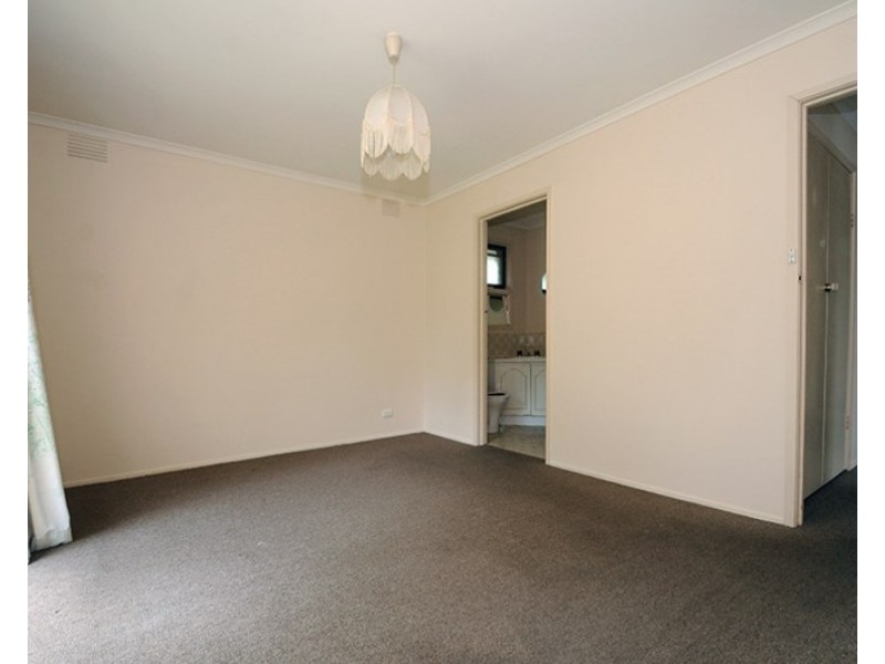 33 Ponsford Avenue, Wantirna South VIC 3152